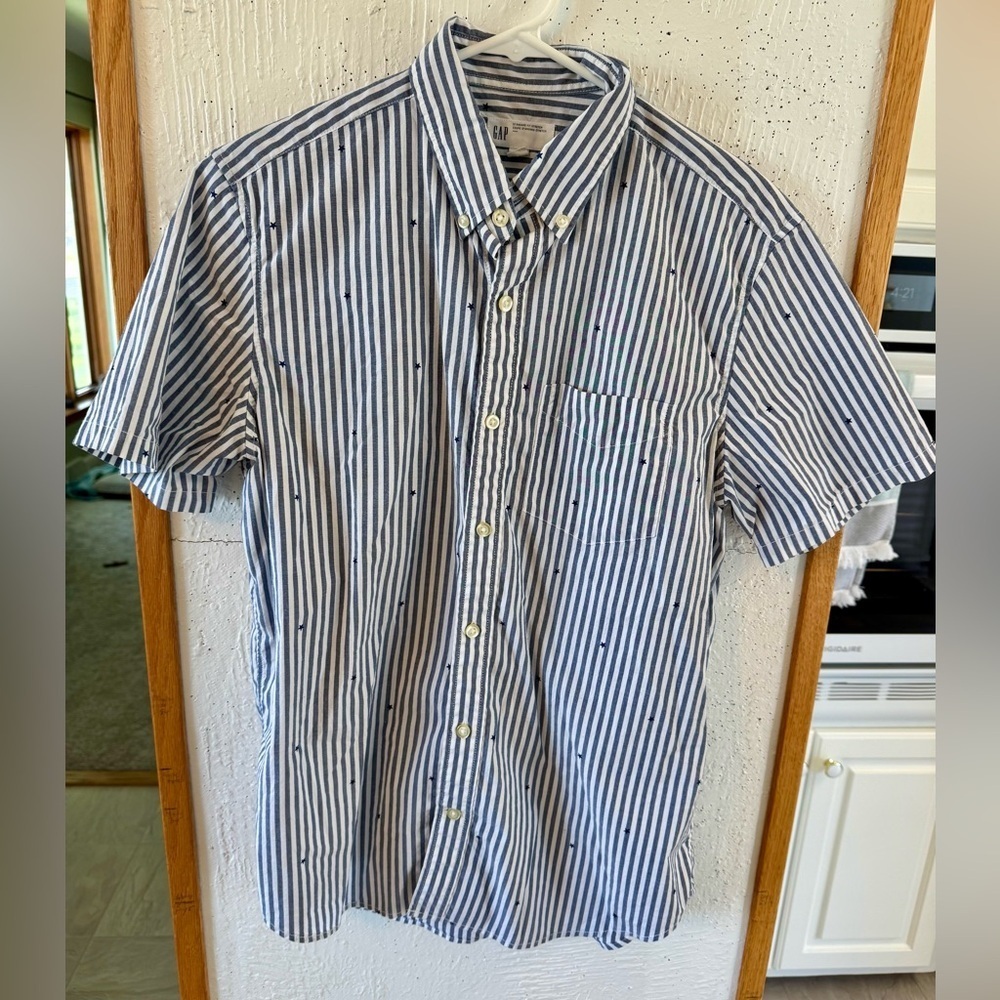 GAP Blue and White Casual Button Down Shirt